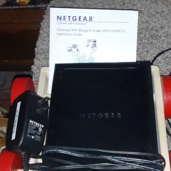 Universal WiFi extender - Picture 2 of 3